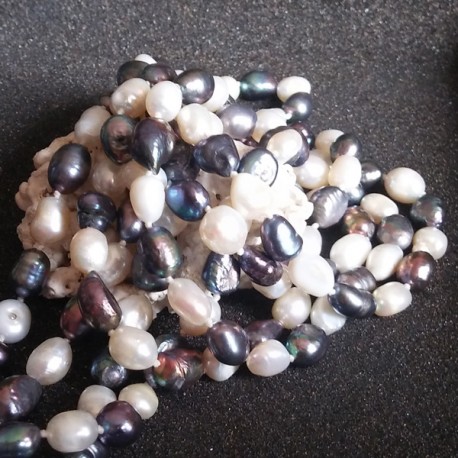Sautoir perles blanches et bleues nouées lac Biwa 1 rang 160cm