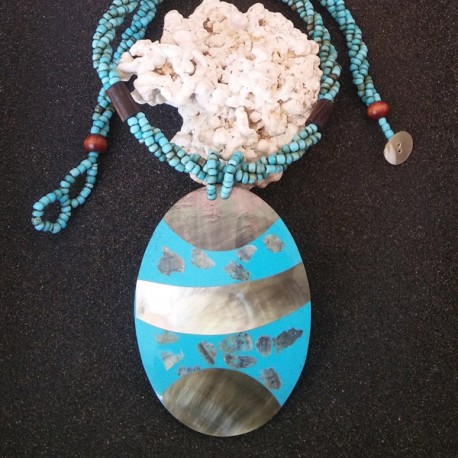 Collier nacre noire ovale et design turquoise avec collier en perles de rocailles