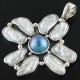 Pendentif nacre mabé bleu de Tahiti, perle keshi blanches