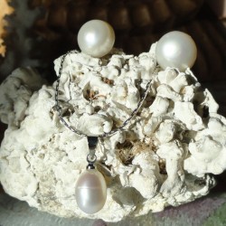 Parure collier perle poire blanche + Boucles d'oreilles perle blanche 12 mm