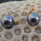 Boucles d'oreilles pendante dorée perle noire akoya 8 mm ALLURE PERLE TAHITIENNE