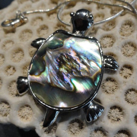 Pendentif tortue nacre abalone reflets roses